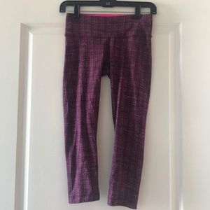 LULULEMON crops size 4 pink/purple